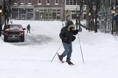 Heavy snow, dangerous cold snarl travel in northeastern US