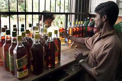 Sri Lanka Lifts 39-year Ban on Women Buying, Selling Alcohol
