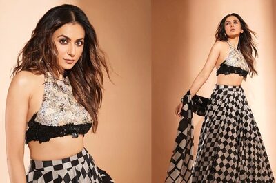 HOT! Rakul Preet Singh Turns Heads in a Glitzy Checkered Lehenga At Manish Malhotra's Show