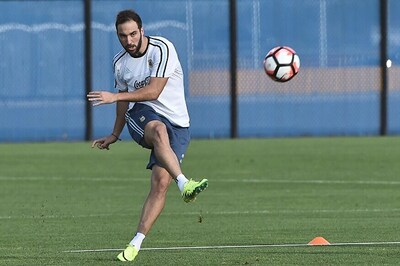 Gonzalo Higuain Completes Juventus Move