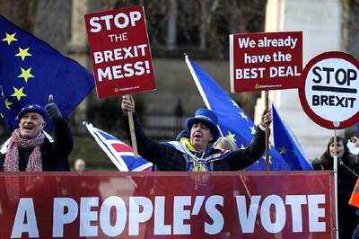 Anti-Brexit Activists March to UK Parliament Wielding Placards as MPs Debate Deal