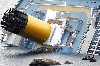 Stricken Italian liner shifts, rescuers despair