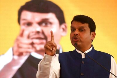 Maharashtra CM Speaks to Shiv Sena Chief Over Ongoing Mumbai BEST Strike