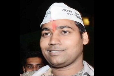 Delhi Police arrests AAP MLA's secretary on extortion charges