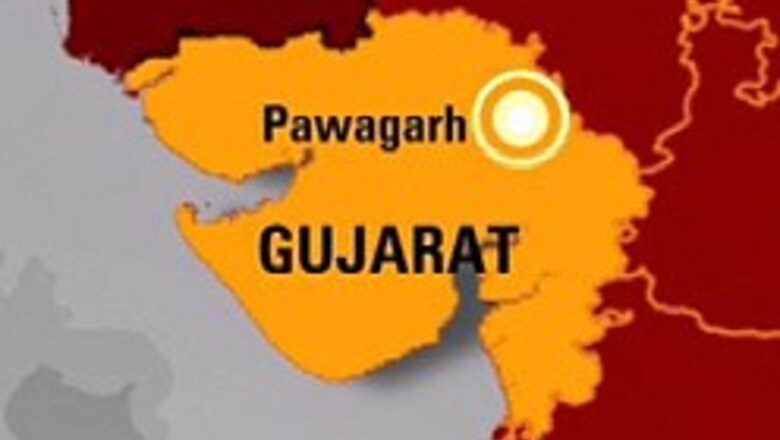 11 killed in stampede at Mahakali temple, Gujarat.