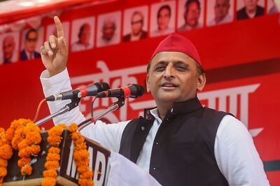 Akhilesh Yadav Accuses BJP Govt of Following 'Policy of Deceit' with Farmers