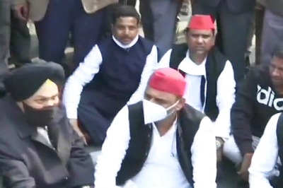 New Agri Laws Brought in to Loot Farmers, Withdraw Them: Akhilesh Yadav to BJP Govt