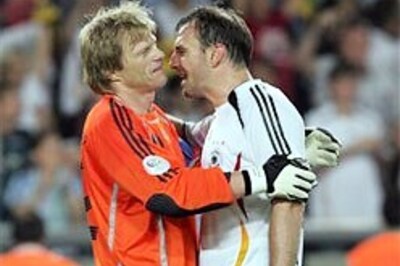 Kahn quits international football