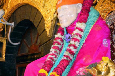 Italian Woman Donates Rs 28 Lakh Gold Crown to Shirdi Saibaba