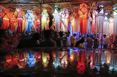 Here's How You Can Add Some Spunk Around Windows This Festive Season