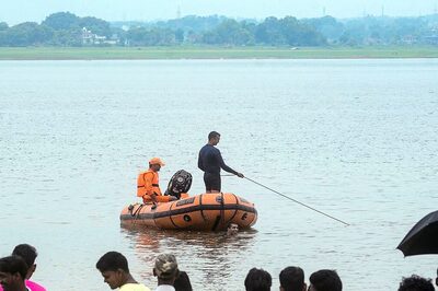 Girl Selling Flowers Saves Four Youths From Drowning During Ganesh Visarjan In Agra