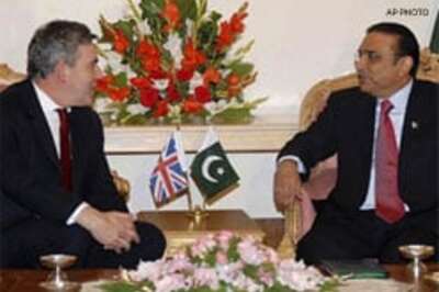 Britain promises more anti-terror aid to Pakistan