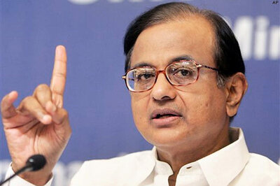 Moily meets Chidambaram to discuss ways to cut oil import bill
