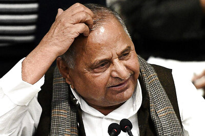 Mulayam Singh Yadav Flies to Delhi to Claim Party Symbol 'Cycle'