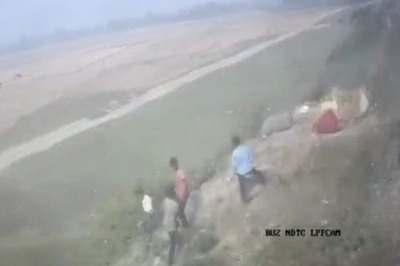 Caught on Video | Cameras Record Stone-Pelting on Vande Bharat Express, 3 Minors Held