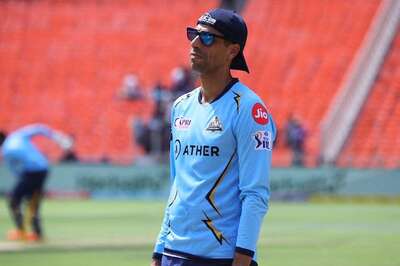 Throwback WATCH: When Ashish Nehra Bowled Over Fans With 'Nokia' Remark After Getting iPhone 7 as Gift From Wife