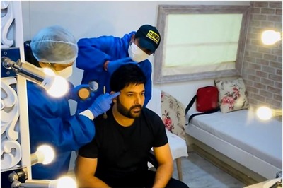 Kapil Sharma Gets Make up Done on 'Kapil Sharma Show', Jokes About People in PPE Kits