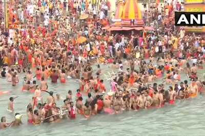 Kumbh Mela: Thousands Take Dip in Ganga on Shahi Snan Amid Rising Covid-19 Cases