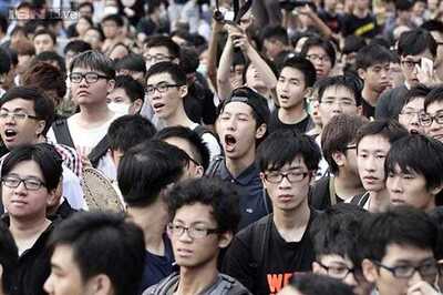 Hong Kong protest leaders request formal meeting with Beijing