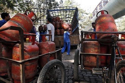 ATF price hiked by 7.5%; non-subsidised LPG by Rs 10.50 with effect from today