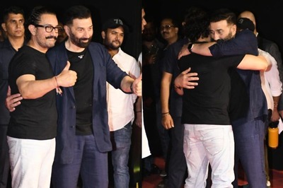 Sunny Deol Hugs Aamir Khan In Rare Joint Appearance With Him 22 Years After Gadar-Lagaan Clash