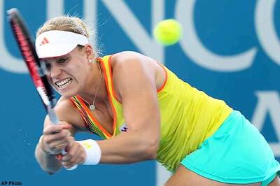 Top-seeded Angelique Kerber cruises in Washington
