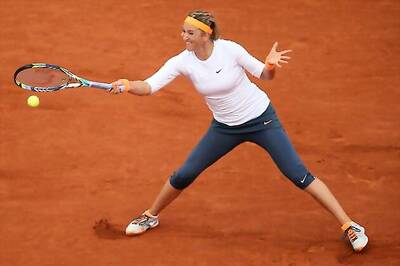 Victoria Azarenka advances to third round at French Open
