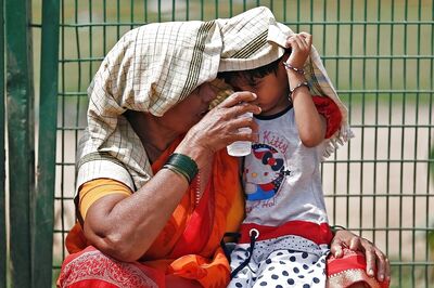 Delhi Sizzles as Mercury Surpasses 40 Degrees Celsius, No Heat Wave Predicted