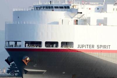 About 2,000 Nissan and Infiniti Cars Floated Off the Coast of Los Angeles - Here's Why