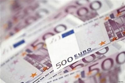 Euro hits two-year low, oil slips