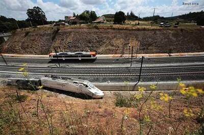 Spanish train driver was on the phone at time of crash
