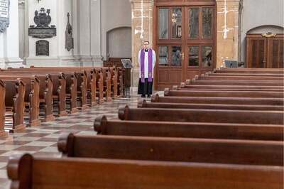 Drive-Thru and Confess Your Sins: Polish Priest Offers Unique Service Amid Coronavirus Lockdown