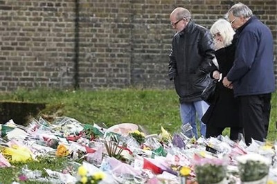 Suspect in British soldier murder blows kisses in dock