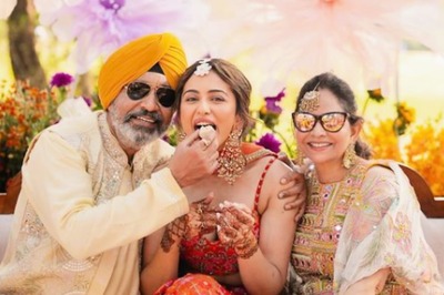 Rakul Preet Singh Drops Unseen Photos With Her Mom And Dad From Mehendi Ceremony
