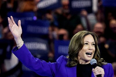 Kamala Harris Pledges To Be 'President For All Americans' At Democratic Meet; Social Media Buzzes Over 'Surprise Guest'