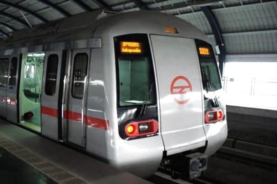 Delhi Metro to Run at Reduced Frequency During Curfew, Only Exempted Categories Allowed to Travel