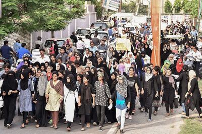 AMU Jinnah Row: 1,000 Girls Join Protest to Demand 'Justice' Against Brutal Lathicharge
