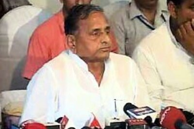 Mulayam points finger at Pakistan