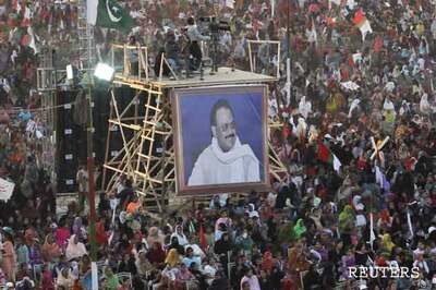 Pak: PTI leader shot dead, Imran blames MQM chief