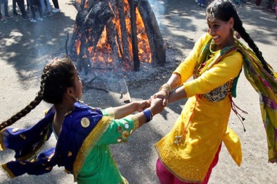 Happy Lohri 2023: Punjabi Songs to Groove to This Festive Season