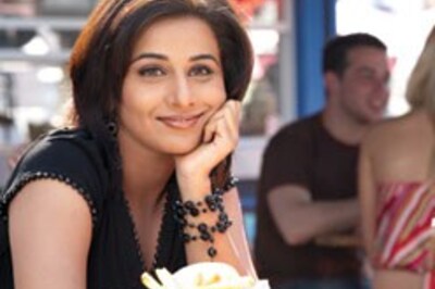 Bolly Buzz: Vidya fed up of link ups, Sophie to set a record