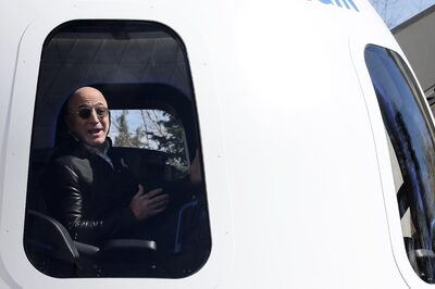 Here's Why Amazon Prime Users Are Cancelling Their Membership After Bezos' Space Trip