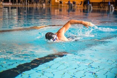 A device that alerts when someone pees in a swimming pool