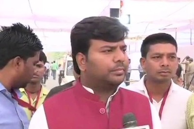 Samajwadi Party MP Sparks Controversy by Comparing Jinnah to Gandhi, Nehru