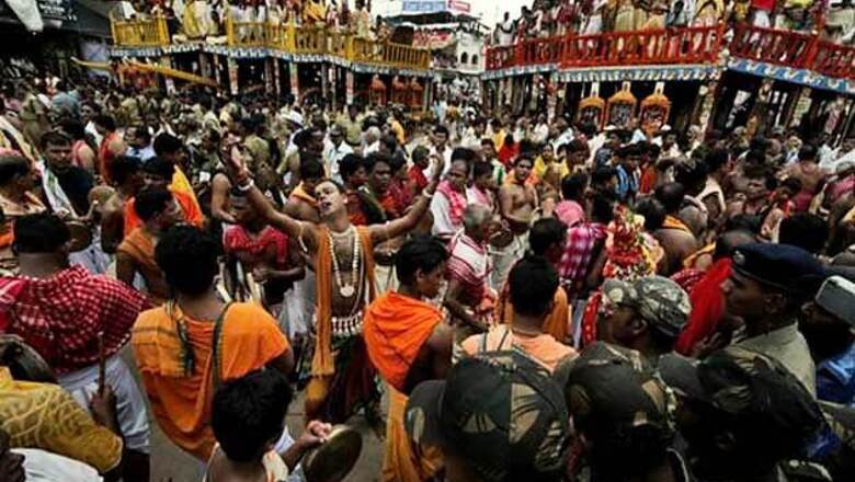Priests perform 'Pahandi' rituals in Puri