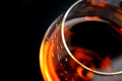 Teetotallers, Like Big Drinkers, More Prone to Dementia