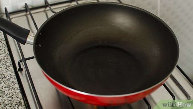 How to Make Eggs on Toast