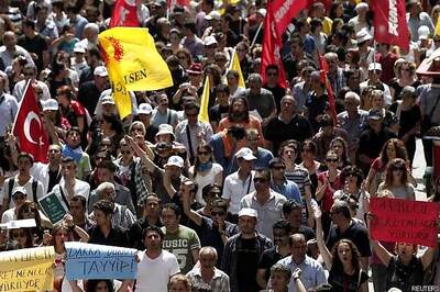 Turkey: Security forces fire at protesters; one dead,10 injured