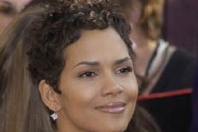 Beautiful Halle Berry to go bald