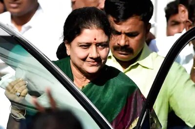 As Sasikala Returns, a 'Jittery' AIADMK Warns of Riots; TN Govt Seizes Property of Her Kin